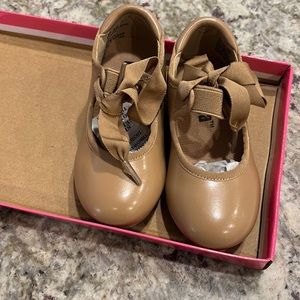 Toddler girls tap shoes size 8, color caramel. Brand new in box